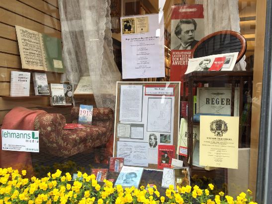 Foto vom Fenster der Lehmanns-Buchhandlung.